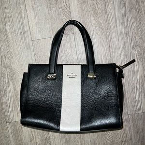Medium sized Kate Spade purse.